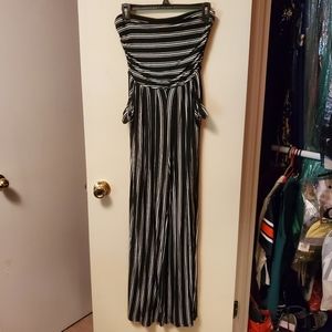 Heart & Hips Med strapless romper with pockets